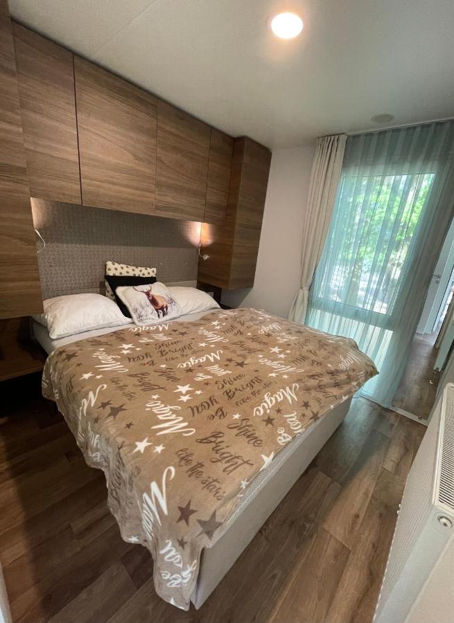 Chalet Het Edelhert Zutendaal Εξωτερικό φωτογραφία